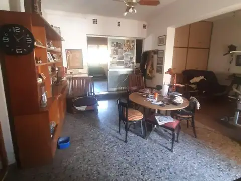 Vendo o Permuto casa a reciclar en Microcentro