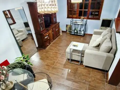 Casa en Venta con 3 cocheras
