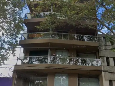 MONOAMBIENTE CON BALCON -ALBERDI-