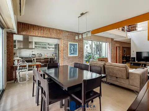 CASA - VENTA - COLEGIALES - JARDIN CON PISCINA Y PARRILLA - GARAGE