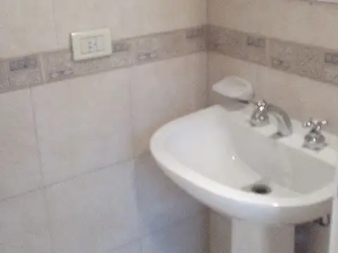 VENTA AMPLIO LOCAL CON COCINA, BAÑO EN EXCELENTE UBICACIÓN ACTUALMENTE ALQUILADO.