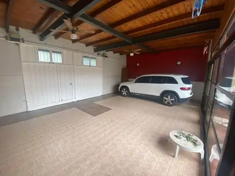Casa en Venta con 4 cocheras
