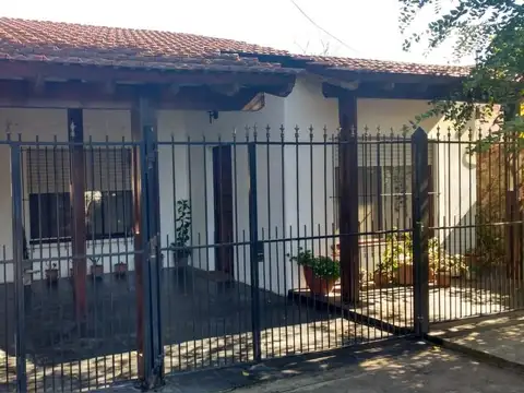 Chalet Barrio Las Acacias