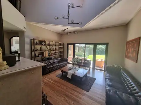 Casa en Venta con 5 cocheras