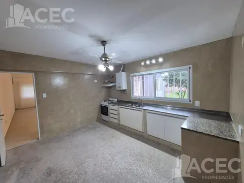 Venta - Casa al frente - Cochera - Jardín - Suroeste Rosario -
