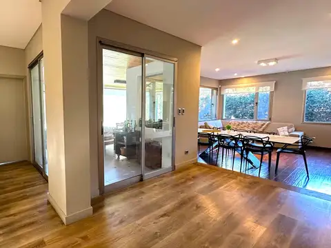 VENTA | PERMUTA - Casa 4 Dormitorios y Comodín - Funes Hills San Marino.