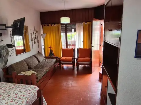 Depto Tipo Casa 4 ambientes con 2 baños