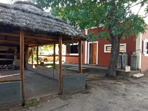 Casa en Venta 2 dorm Quincho Pileta Sauce Montrull