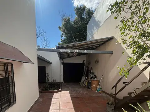 Casa en Alquiler con 1 cochera
