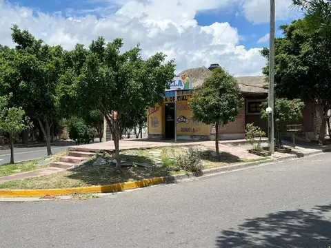 SE VENDE CASA SOBRE AVENIDA 2 HABITACIONES CAPITAL