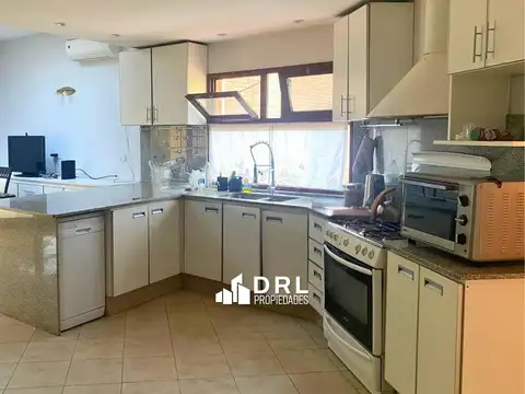 Casa 9 ambientes con 6 baños