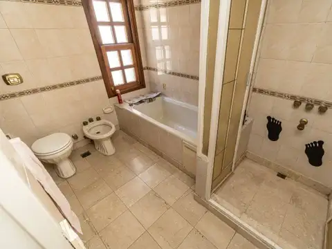Casa - A m Parque Centenario - Jardín - Cochera
