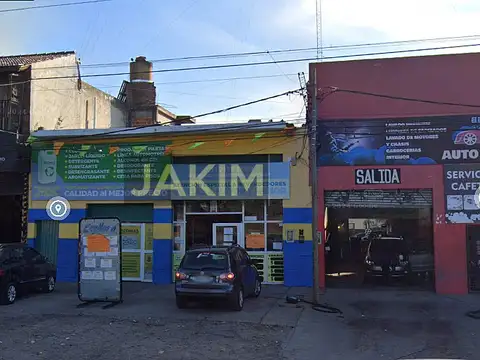 Galpon sobre Avenida Márquez, apto industria y/o comercio con transito vehicular constante