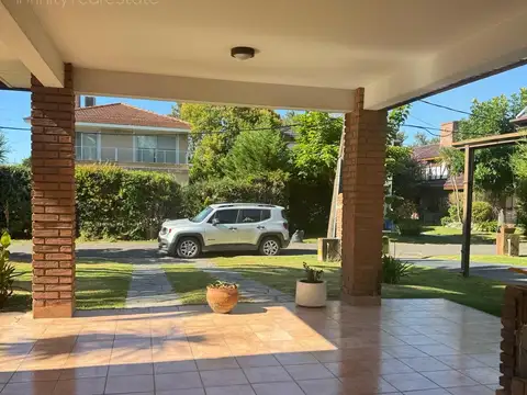 Casa en Venta con 2 cocheras