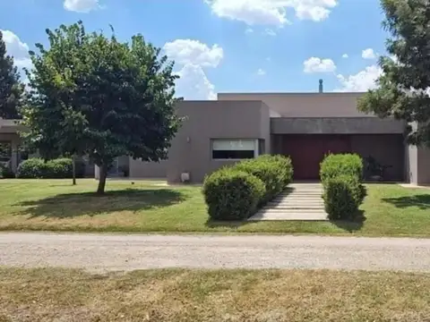 Venta de Casa de 5 Ambientes - Fincas de San Vicente