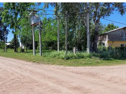 Lote en Esquina frente a plaza en P.G. Belgrano 450 m²