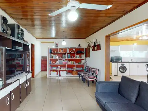 Casa 4 ambientes con 2 baños