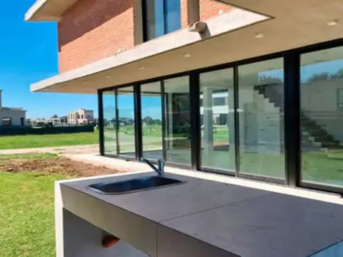 Casa en Alquiler de 3 dormitorios