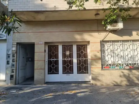 T. Casa 4 amb. con patio y terraza - VENTA