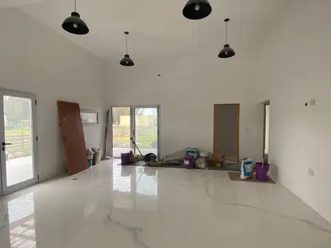 Casa en Venta con 3 cocheras