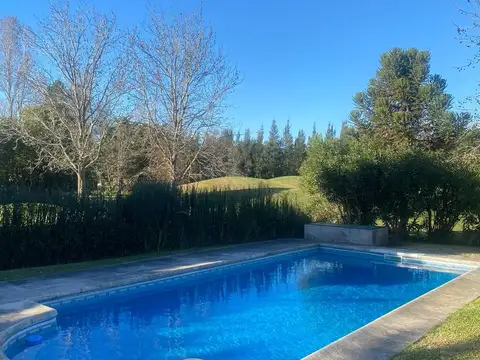 Casa en Venta en Abril Club De Campo, USD 770.000
