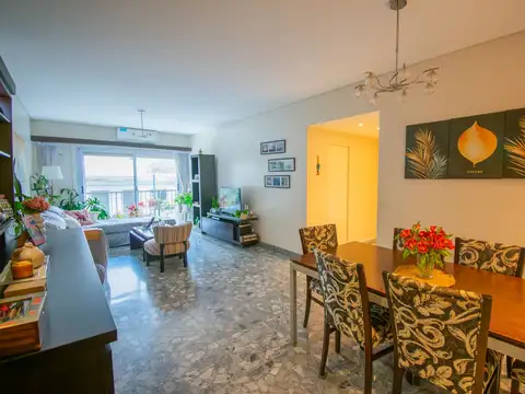 Departamento 4 amb dep. servicio, balcon y cochera