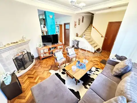 Casa en Venta con 2 cocheras