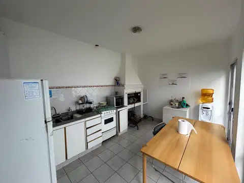 Oficina 12 ambientes con 5 baños