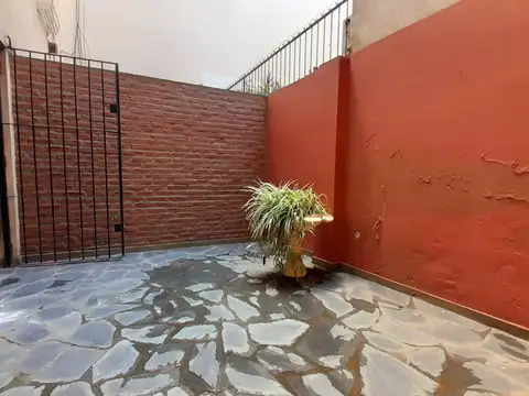 Nuñez - Impecable Departamento tipo PH - 3 amb con Patio y Cochera!