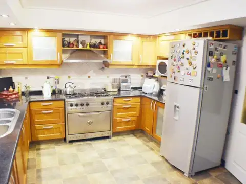 Casa 5 ambientes con 3 baños