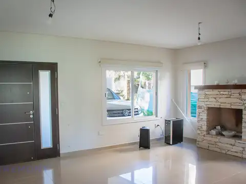 Casa 5 ambientes con 2 baños