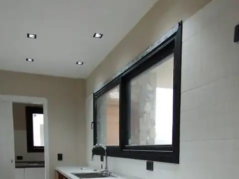 Casa 4 ambientes con 5 baños