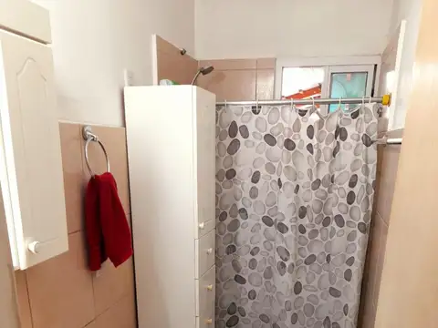 OPORTUNIDAD  - CASA - 3 dormitorios - a 300 metros de Av. Gallesio y Castelli.