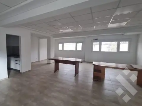 Oficina en Alquiler con 1 cochera