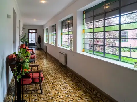 Casa 14 ambientes con 4 baños