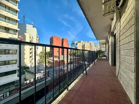 Oficina 3 ambientes con 2 baños