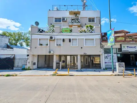 VENTA - Departamento 2 amb. en Beccar sobre Av. Centenario, apto profesional y bajas expensas