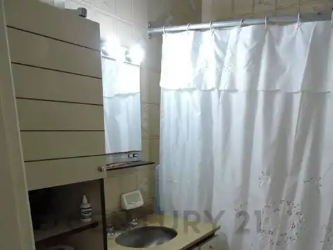 Casa en venta con dos locales en Verónica