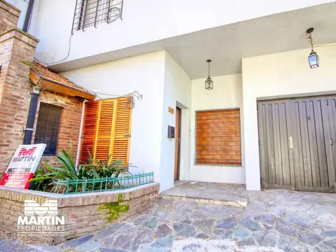 Casa PH en Venta de 3 Ambientes en Olivos con Cochera, Jardín y SUM