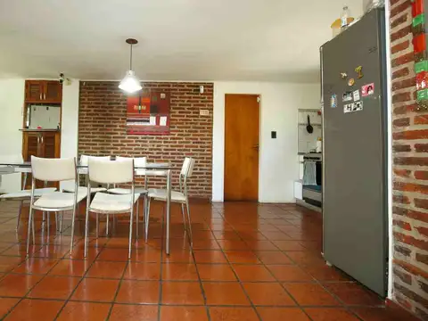Casa 5 ambientes con 1 baño