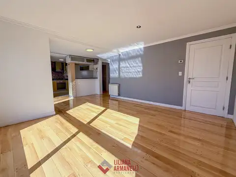 SEMIPISO DE 3 AMBIENTES CON COCHERA. PLAZA MITRE.