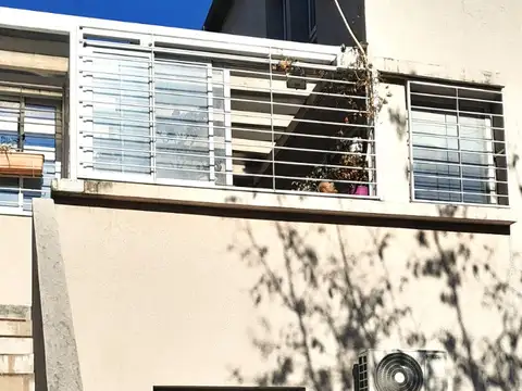 Pasaje 1 3000, Piso 1