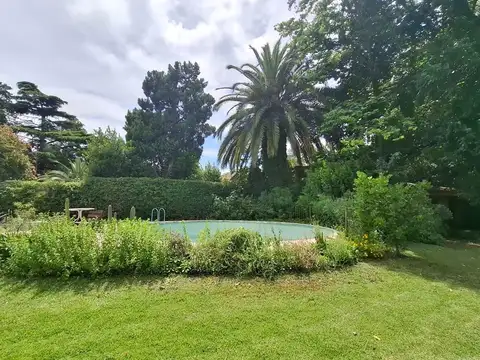 Casa en Venta con 4 cocheras