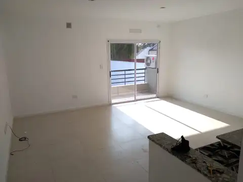 Departamento 2 ambiente en Primera planta por escalera