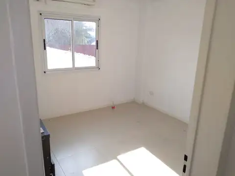 Departamento 2 ambiente en Primera planta por escalera