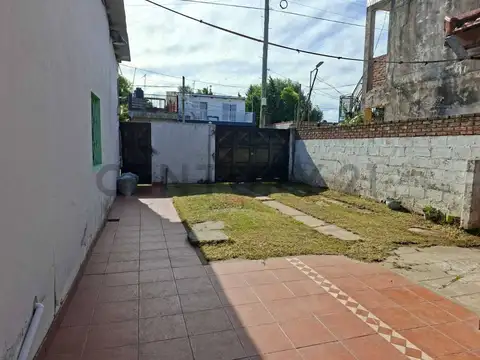 CASA EN VENTA LOMAS DE ZAMORA CON LOCAL