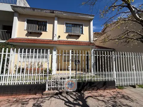 CASA 6 AMB C/ COCHERAS