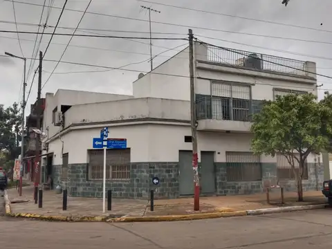 Casa 7 ambientes con 3 baños