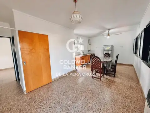 Casa 8 ambientes con 2 baños