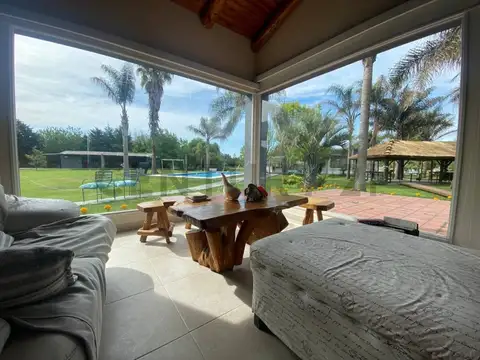 Casa 10 ambientes con 2 baños